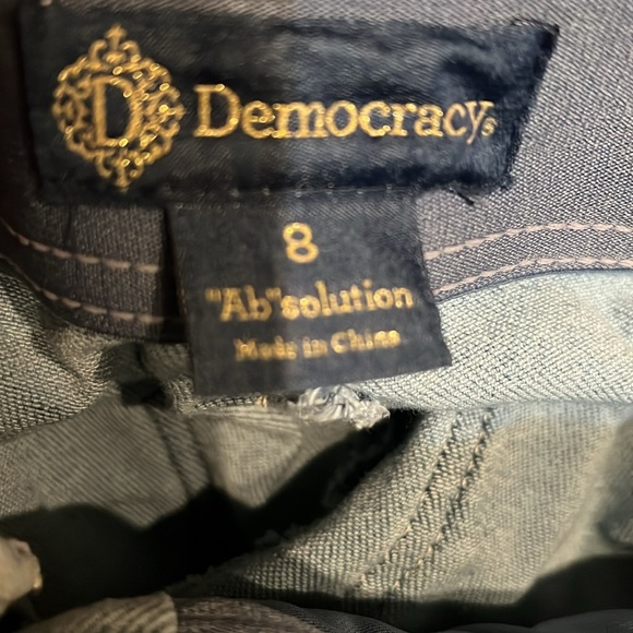 Democracy Luxe Touch Vintage Light Wash Skyrise Wide Leg Jean - Picture 4 of 10